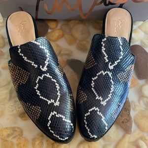 NIB Crown Vintage CV-RYDEL mules